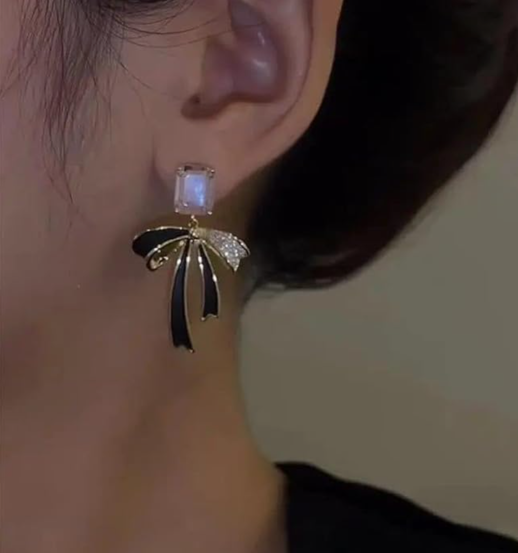 Golden Black Ribbon Earring