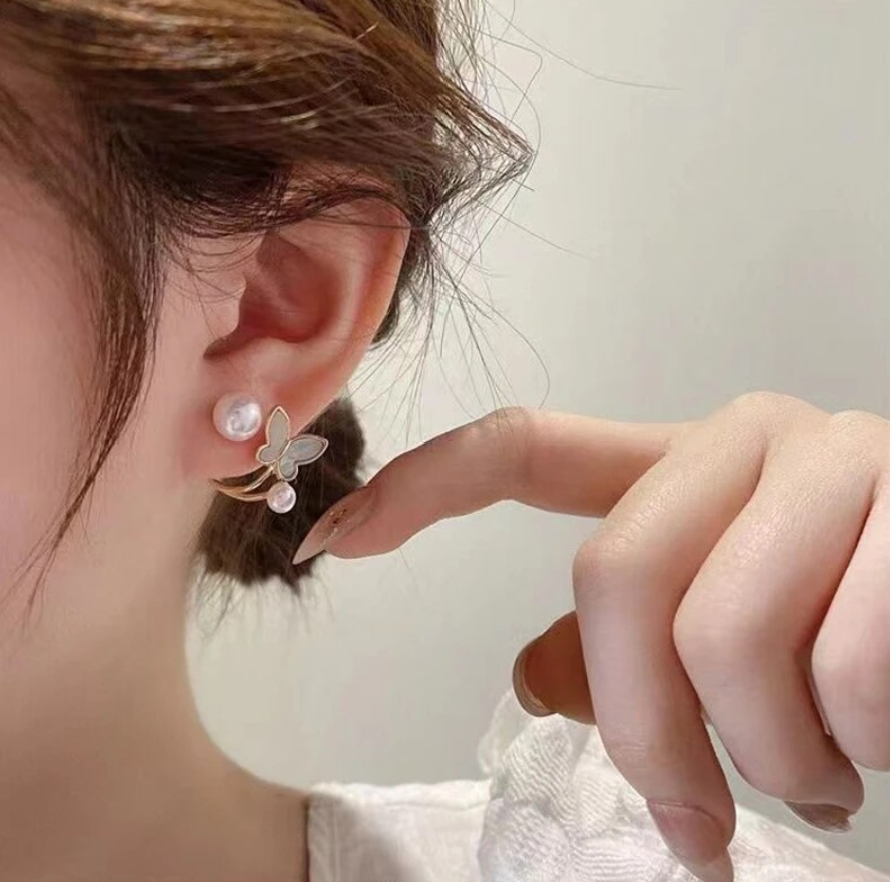 Dainty Pearl Butterfly Earring
