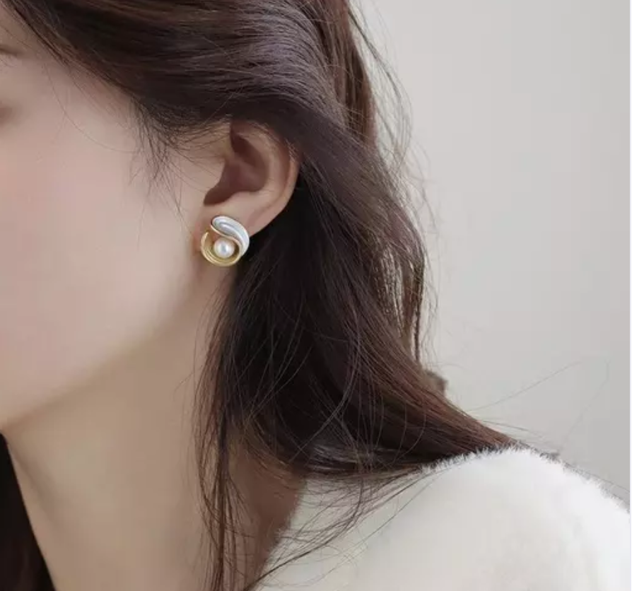 Pearl shell Stud Earring