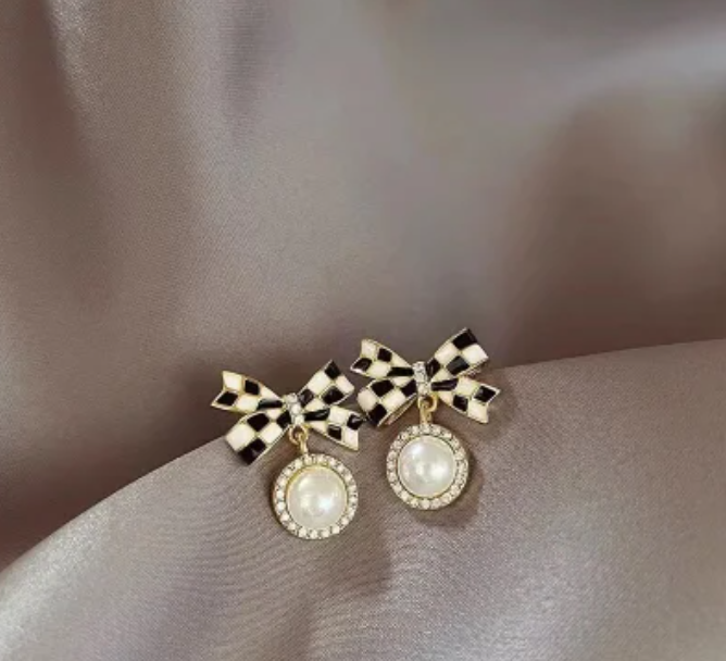 Black and White Bow Stud Earring