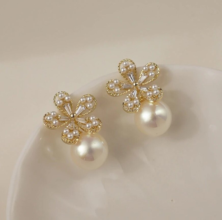 Retro Flower Pearl Stud Earring