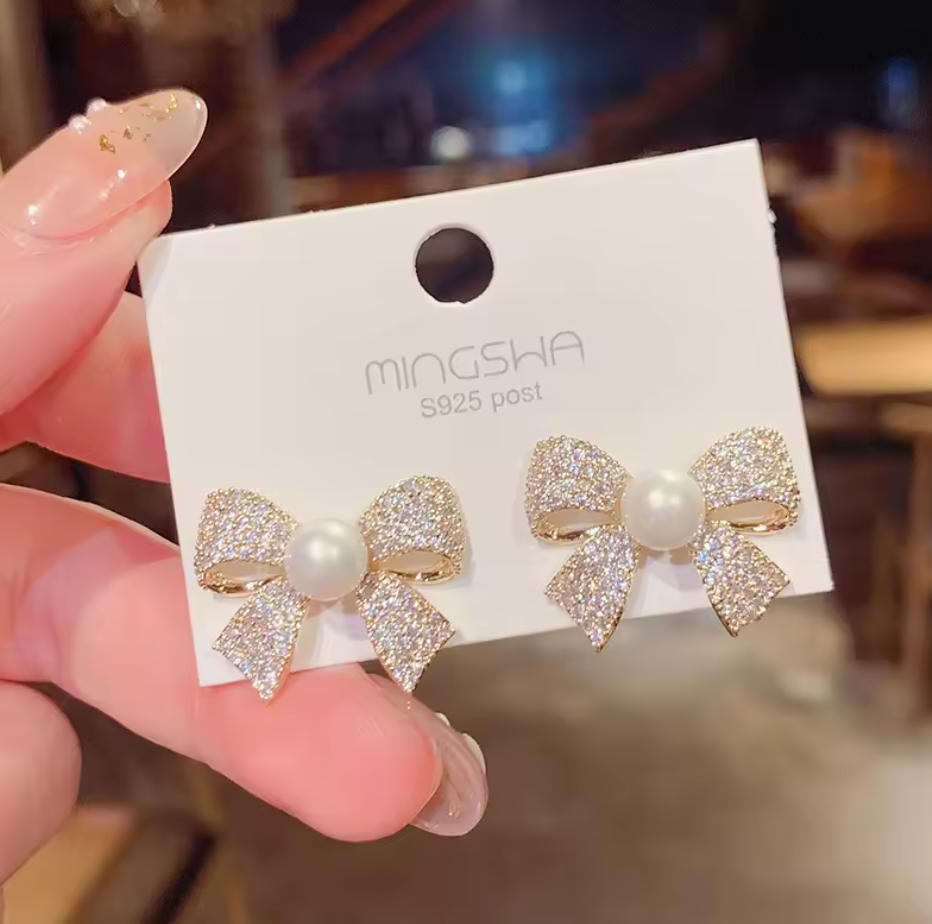 Stylish Bow Stud Earring