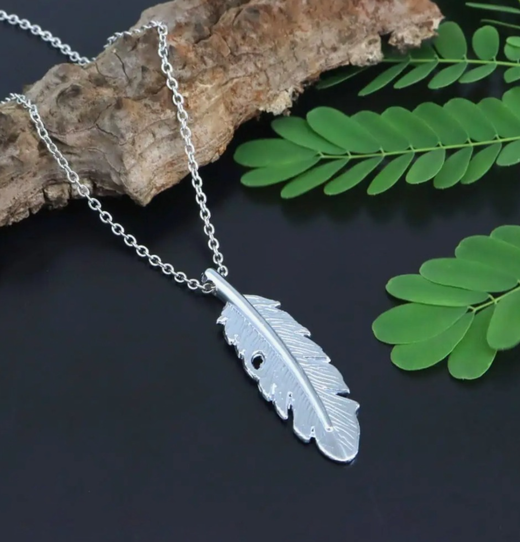 Unisex Stylish Feather Leaf Pendant