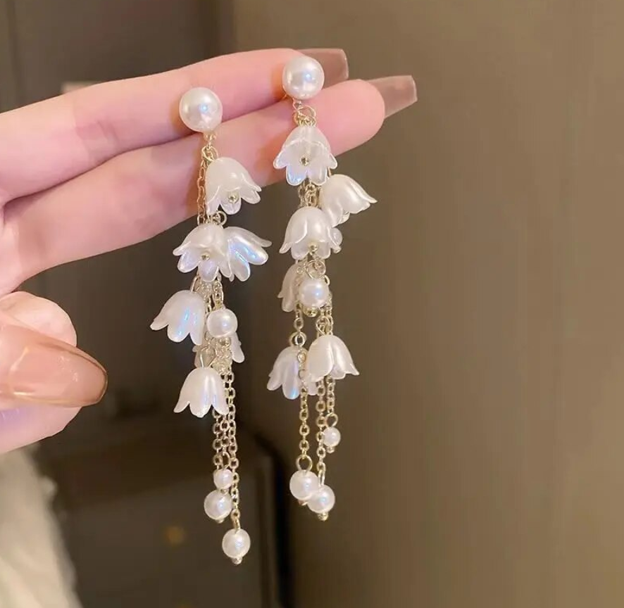 Gorgeous White Floral Pearl Drop Earring