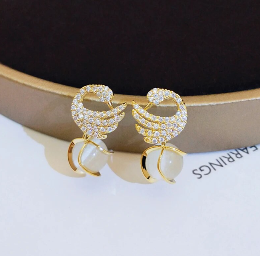 Swan Pearl Drop Earring