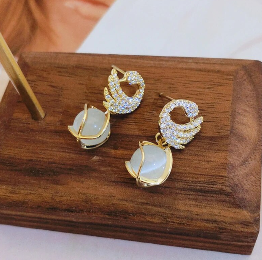 Swan Pearl Drop Earring