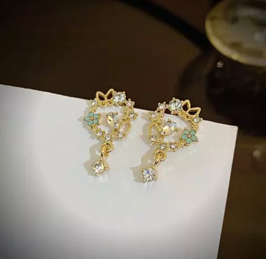 Garland Circle Studs Earrings