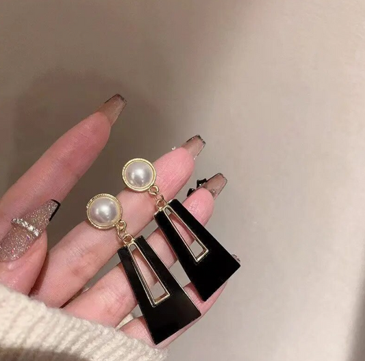 Pearl Drop Earring