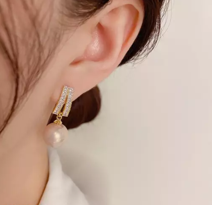 Salt Water Pearl Stud Earring