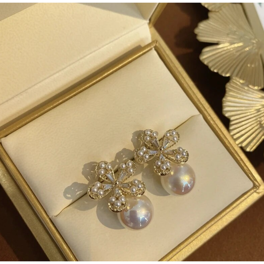 Retro Flower Pearl Stud Earring