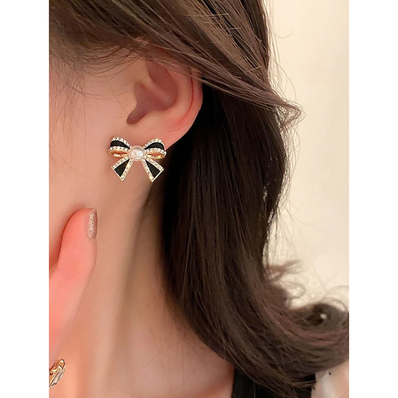 Stylish Bow Pearl Stud Earring